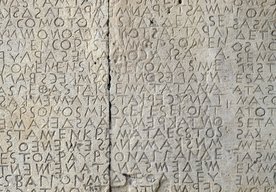 Photo Umelá inteligencia pomáha historikom rozlúštiť poškodené staroveké nápisy