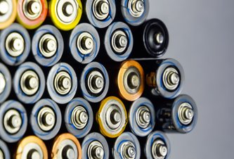 Photo Kvapalná soľ môže vyriešiť problém s odporom v lítiovo-kovových batériách 
