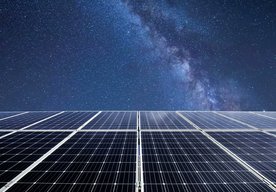Photo Solárne panely, ktoré vyrábajú energiu aj v noci