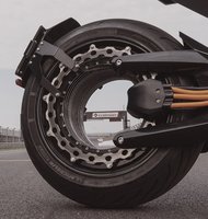 Photo Unikátna elektromotorka s kolesom bez náboja