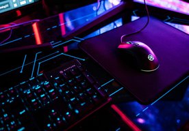 Photo Atraktívne herné klávesnice a myš Rapture