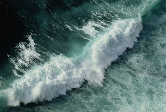 Photo Zariadeniu na odsoľovanie morskej vody stačí energia z nabíjačky mobilných telefónov