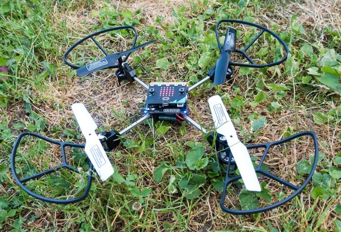 Photo Drone:bit - dron riadený microbitom