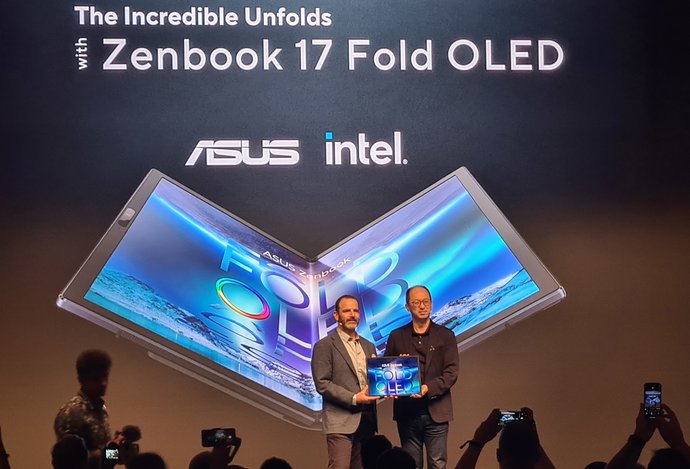 Photo ASUS predstavil unikátny Zenbook so skladateľným OLED displejom