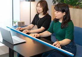 Photo V Google Japan vytvorili absurdne dlhú klávesnicu