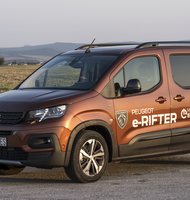 Photo Peugeot e-Rifter GT Electric / Priestranný rodinný pomocník