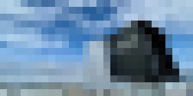 Photo Kombinácia fotovoltaiky a veternej turbíny na streche umožní pokryť spotrebu energie v dome