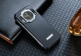 Photo Odolný telefón s obrovskou batériou, dvoma displejmi a kamerou na nočné videnie