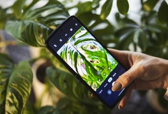 Photo Motorola Razr 2022 / Tretia generácia skladacieho „véčka“ s ohybným displejom