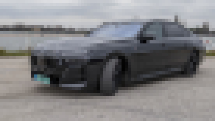 Photo BMW i7  - elektrina s gráciou