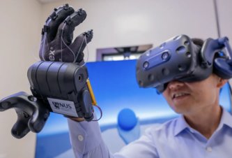 Photo Inovatívna rukavica umožní lepšie cítiť tvar, tvrdosť a textúru predmetov vo VR