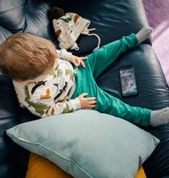 Photo Nadmerný čas strávený pred obrazovkou má vplyv na nižšie kognitívne schopnosti detí