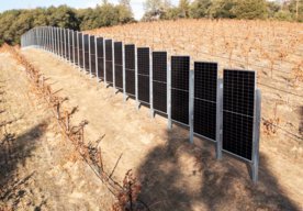 Photo Vertikálne solárne panely môžu priniesť prielom do využívania slnečnej energie