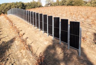 Photo Vertikálne solárne panely môžu priniesť prielom do využívania slnečnej energie