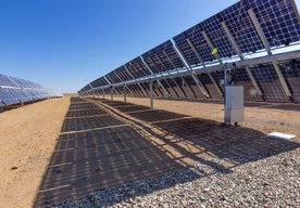 Photo Inovatívne solárne panely dokážu získať energiu z oboch strán