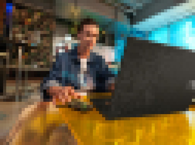 Photo ASUS predstavuje exkluzívny Vivobook S 15 OLED BAPE® Edition v spolupráci so značkou A BATHING APE® Streetwear