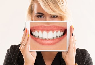 Photo Gél na báze nanočastic bieli zuby bez ich poškodenia a zároveň ich chráni pred kazom