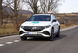 Photo Prvý elektromobil v slovenských autoškolách: trenčianska autoškola školí študentov na elektromobile Mercedes-Benz EQA