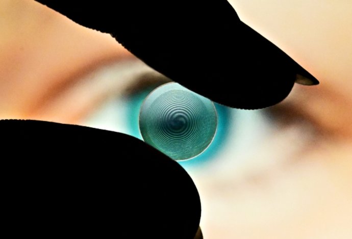 Photo Špirálová kontaktná šošovka využíva na korekciu zraku „optický vír“