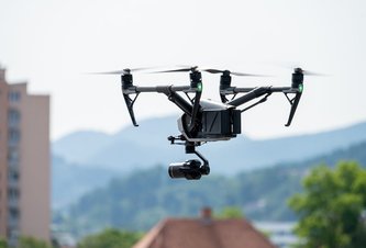 Photo Inžinier prepojil dron s umelou inteligenciou, vďaka čomu dokáže loviť a zabíjať ľudí