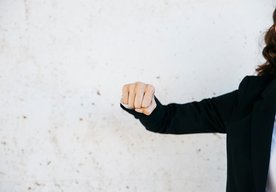 Photo Unikátny materiál je tým viac tvrdší, čím viac doňho búchate 