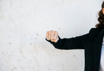 Photo Unikátny materiál je tým viac tvrdší, čím viac doňho búchate 