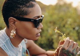 Photo Meta a Ray-Ban vydali smart okuliare Ferrari so zabudovanou AI