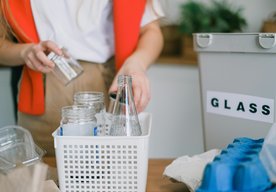 Photo Recyklácia skla významne šetrí životné prostredie. Na Slovensku chýba dostatok použitého obalového skla. 