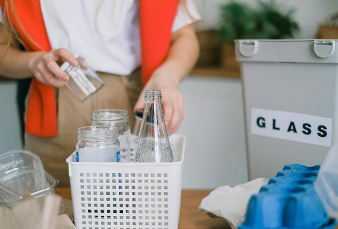 Photo Recyklácia skla významne šetrí životné prostredie. Na Slovensku chýba dostatok použitého obalového skla. 