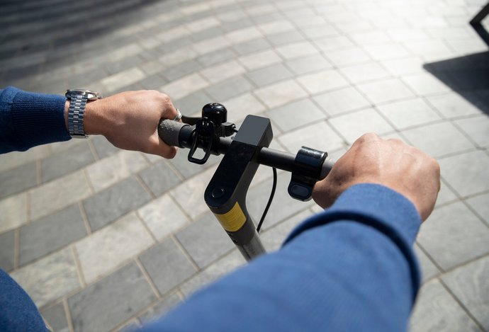 Photo Polícia dostane zariadenie, s ktorým dokáže zastaviť elektrobajk či kolobežku na diaľku