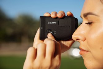 Photo Canon uvádza na trh svoj prvý kompaktný laserový diaľkomer so vstavanou kamerou