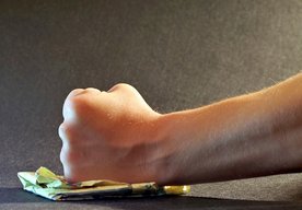 Photo Po streľbe v Prahe sociálne siete zaplavil smútok, po atentáte na R. Fica smútok upadol a hnev vzrástol až o 50%