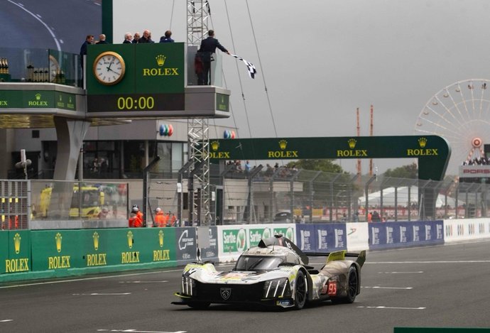 Photo 24 hodín Le Mans: Obe hyperautá PEUGEOT 9X8 2024 dosiahli cieľ najväčších vytrvalostných pretekov na svete.