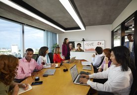 Photo Inteligentné riešenia pre konferenčné hovory od HP a Poly podporujú hybridný spôsob práce