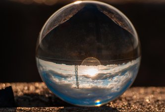 Photo Guľôčky využívajúce slnečné aj umelé svetlo mnohonásobne prekonávajú solárne panely 