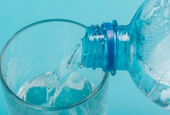 Photo Prekvapivo jednoduchý spôsob, ako odstrániť mikroplasty z pitnej vody