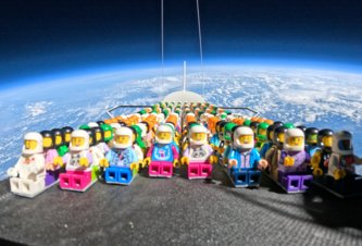 Photo  Spoločnosť LEGO® poslala výtvory svojich fanúšikov do vesmíru