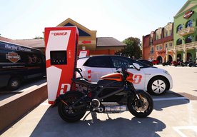 Photo ZSE Drive rozširuje možnosti svojej nabíjacej siete. Nabíjanie elektrických motoriek štartuje v ikonickej motorkárskej lokalite