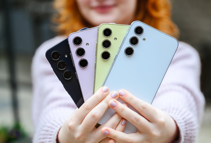 Photo Samsung rozširuje funkciu Circle to Search vyhľádavanie do telefónov série Galaxy A Series a tabletov Galaxy Tab S9 FE 