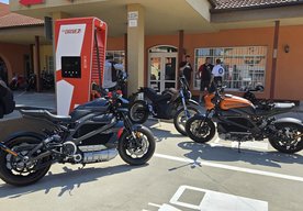 Photo Motorky a elektrina, prečo nie ?