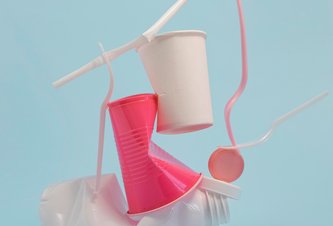 Photo Nový „živý plast“ sa po vyhodení sám zničí