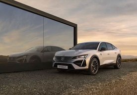Photo PEUGEOT kompletizuje EV ponuku: nový PEUGEOT E-408: neočakávaný z každého uhla 100% elektrický