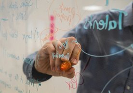 Photo Komentář na téma: Experti varují. Jak Evropská unie ohrožuje vlastní technologický rozvoj?