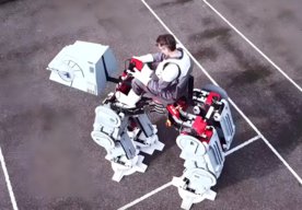 Photo Fanúšik Hviezdnych vojen si na 3D tlačiarni vytlačil funkčný model AT-AT 