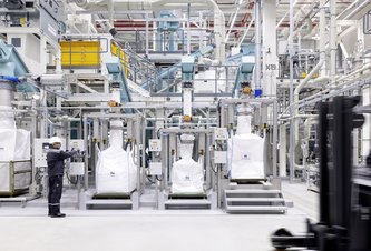 Photo Mercedes-Benz uzatvára kolobeh akumulátorov recyklačným závodom 