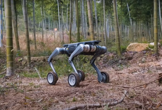 Photo Nezastaviteľný čínsky robotický pes zvládne každý terén