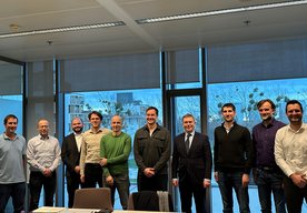 Photo Revolúcia v objednávaní a obsluhe vo food courtoch a na štadiónoch. 