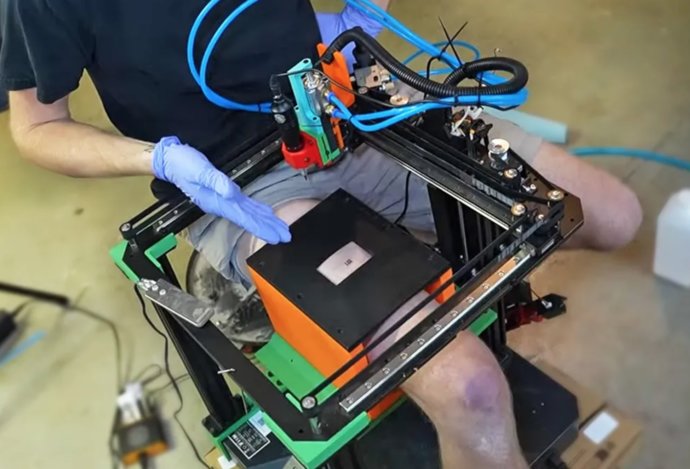 Photo Domáci majster premenil 3D tlačiareň na tetovací strojček
