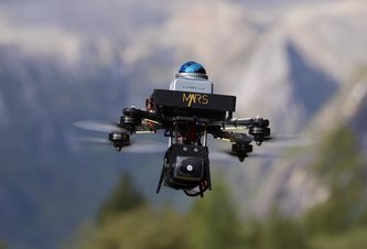 Photo Unikátny dron vybavený 3D LiDARom preletí vysokou rýchlosťou aj cez hustý les 