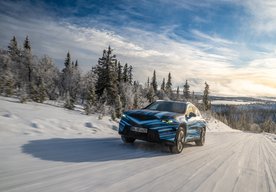 Photo Plnoelektrická GLC prechádza extrémnymi testami v mrazivých podmienkach